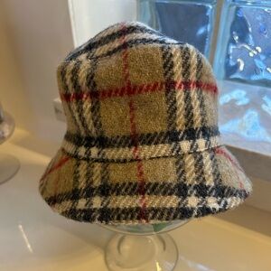 Burberry London wool plaid bucket hat